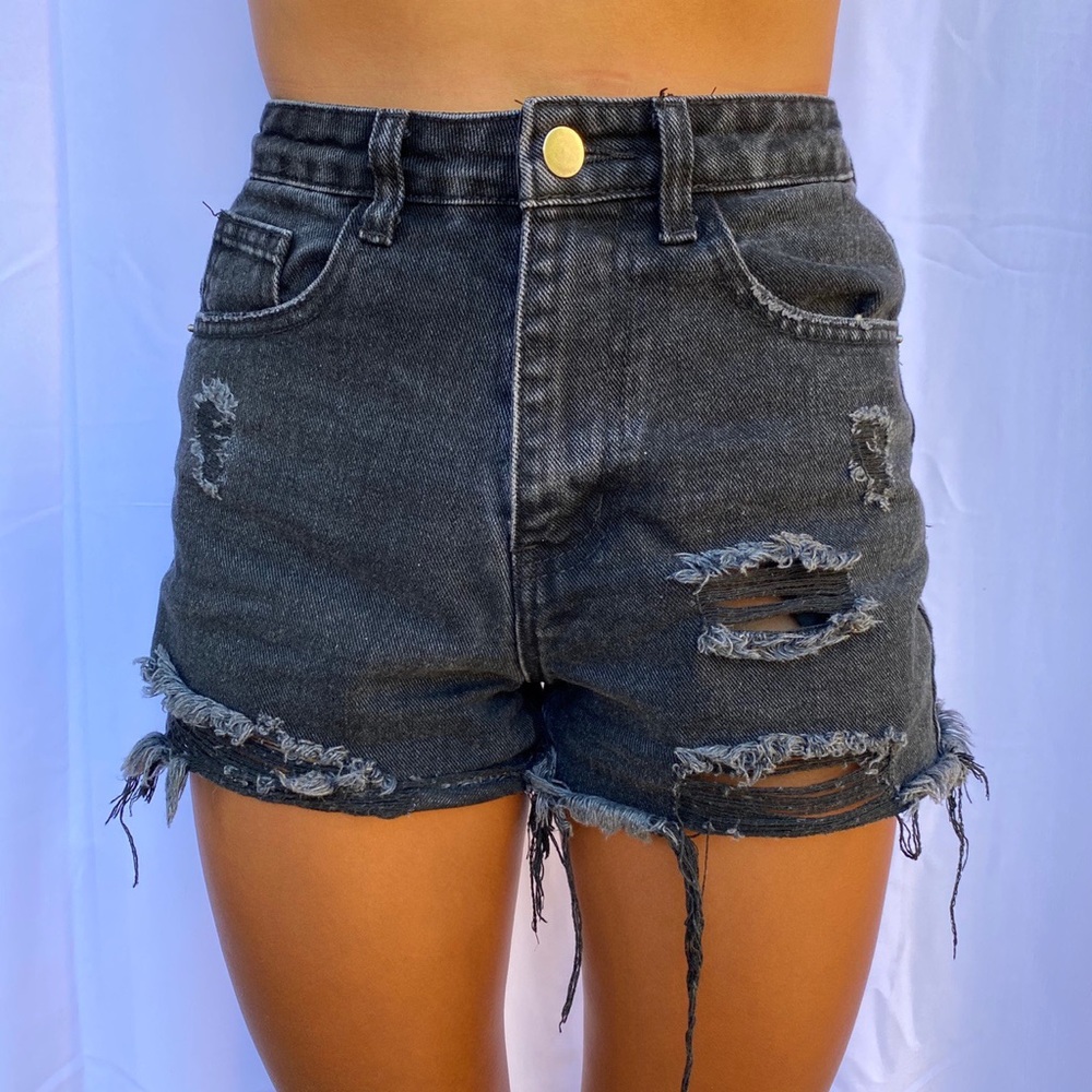 ♡ Featuring Black Denim Distressed Shorts